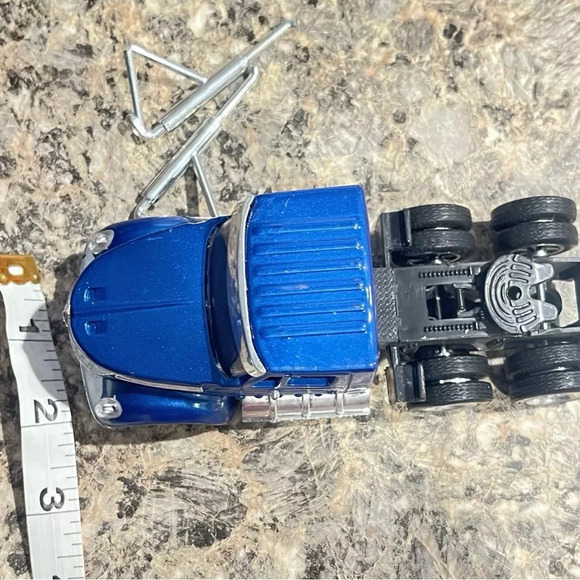 Dicast Semi Truck Blue - Picture 12 of 13